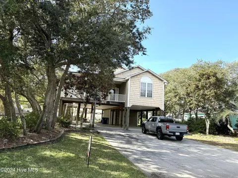 215 Sellers St, Oak Island, NC 28465