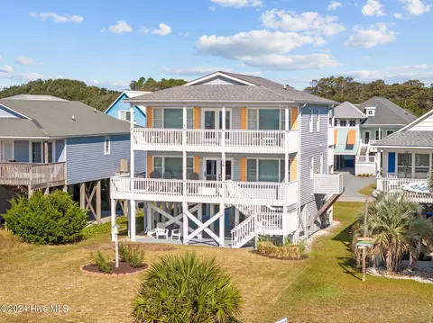 110 W Dolphin Dr, Oak Island, NC 28465