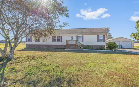 1584 Soundneck Rd, Elizabeth City, NC 27909