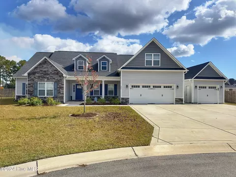 402 Ellerbe Ct, Jacksonville, NC 28546