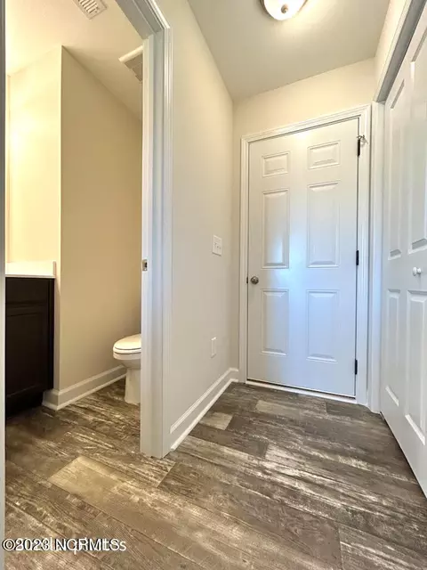 Entry Way - 428 Windermere Rd, Hubert, NC 28539 photo 6 of 9