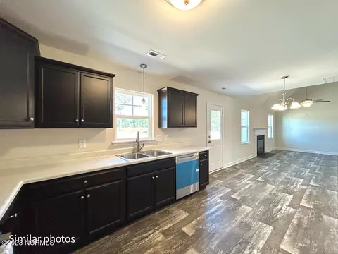 Kitchen - 428 Windermere Rd, Hubert, NC 28539 photo 5 of 5