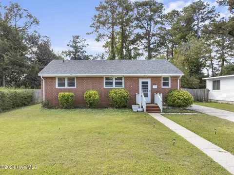 105 Banks St, Jacksonville, NC 28540