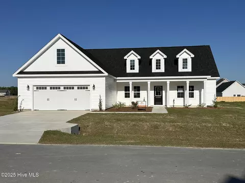 106 Coastal Meadows Dr, Stella, NC 28582