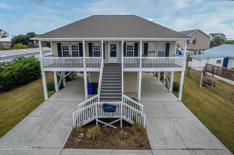 2009 2nd St, Surf City, NC 28445