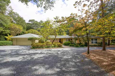 60 Ferguson Rd, Pinehurst, NC 28374