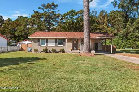 112 Arnold Rd, Jacksonville, NC 28546