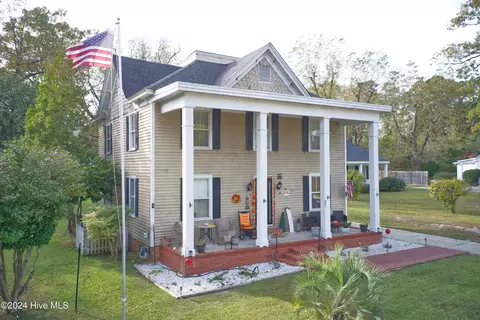 907 Smyrna Dr, Whiteville, NC 28472