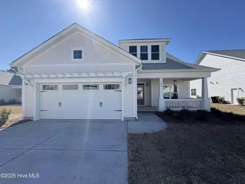 102 E Singing Ave, Hampstead, NC 28443