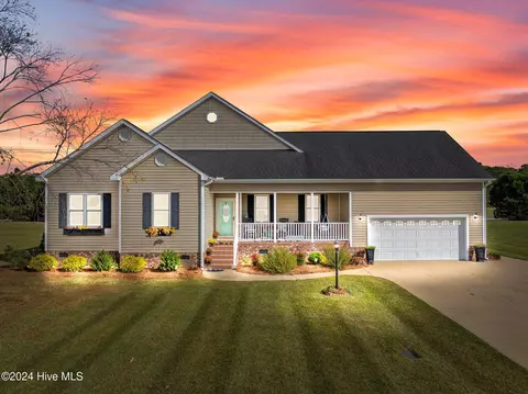 334 Mulberry Dr, Washington, NC 27889