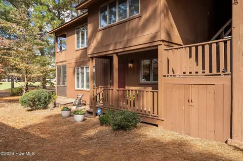 301 Fairway Ct, Southern Pines, NC 28387