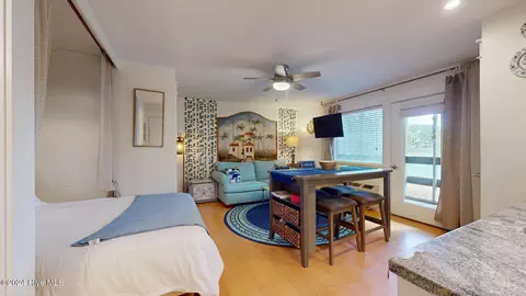6215 Harbourside Dr, New Bern, NC 28560
