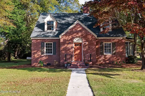 204 E Railroad St, Walstonburg, NC 27888