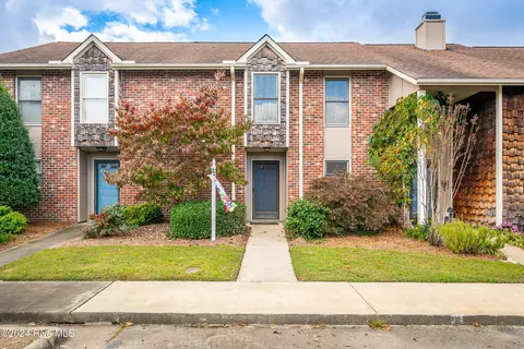 2043 Quail Ridge Rd #E, Greenville, NC 27858