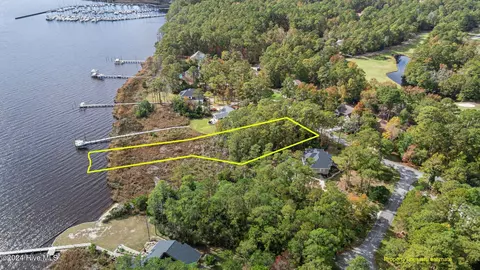 1020 Harbour Pointe Dr, New Bern, NC 28560