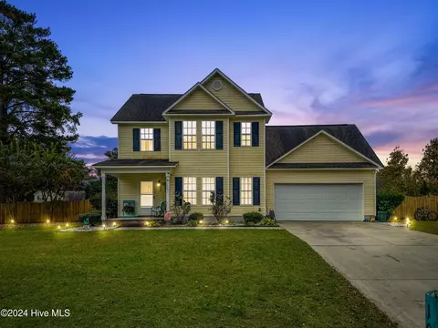 101 Brookhaven Dr, Richlands, NC 28574