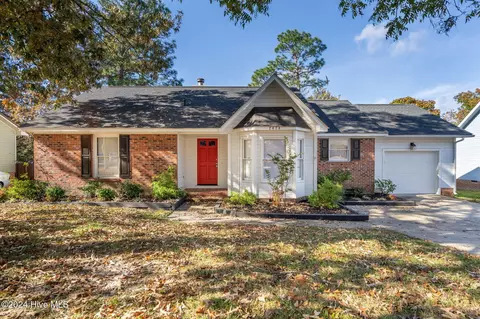 7474 Fairpoint Dr, Fayetteville, NC 28314