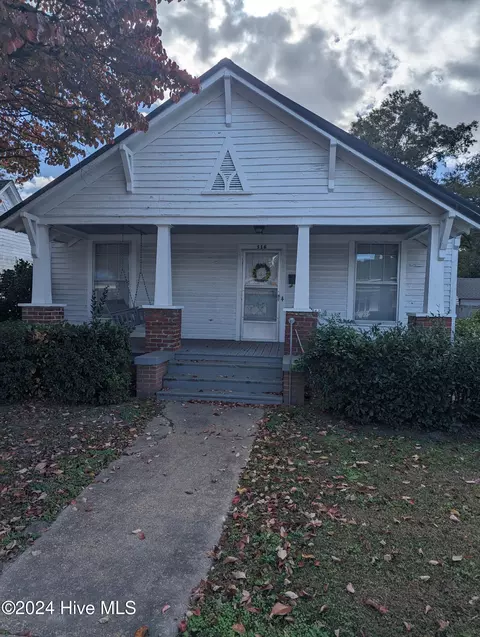 116 E Station St, Mount Olive, NC 28365