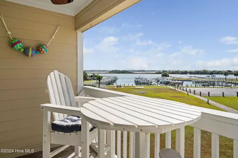 650 Cedar Point Blvd #B26, Cedar Point, NC 28584