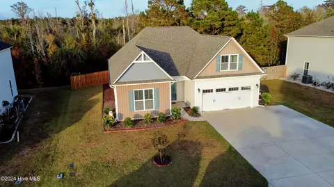 490 Avendale Dr, Rocky Point, NC 28457