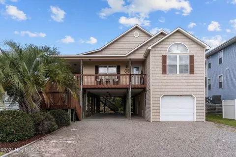 118 E Island Dr, Oak Island, NC 28465