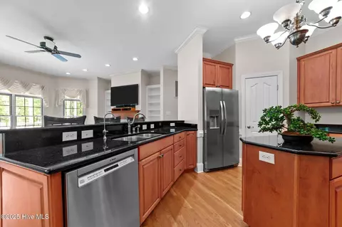 Kitchen - 163 Santee Dr, Chocowinity, NC 27817 photo 4 of 6