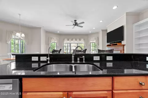 Kitchen - 163 Santee Dr, Chocowinity, NC 27817 photo 5 of 6