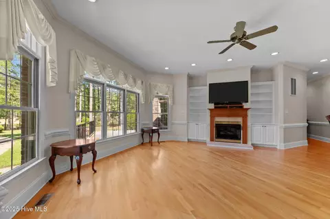 Living - 163 Santee Dr, Chocowinity, NC 27817 photo 4 of 6
