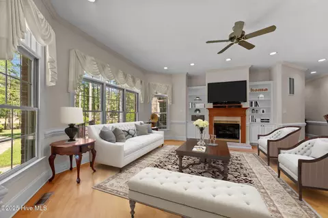 Living - 163 Santee Dr, Chocowinity, NC 27817 photo 5 of 6