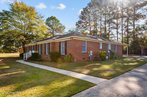506 Sedgefield Dr, Greenville, NC 27834