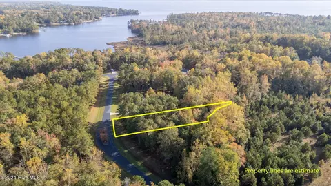 96 Highland Ave, Grantsboro, NC 28529