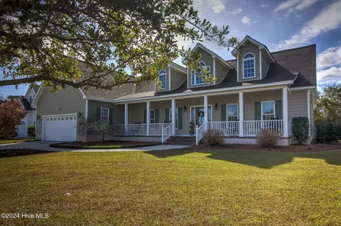 410 Waverly Ct, Newport, NC 28570