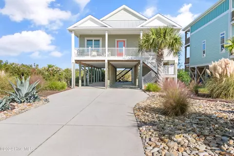 1020 W Pelican Dr, Oak Island, NC 28465