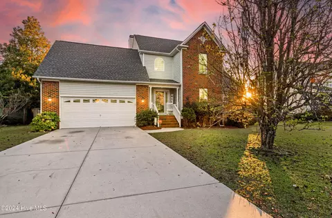 209 Newport Dr, Jacksonville, NC 28540