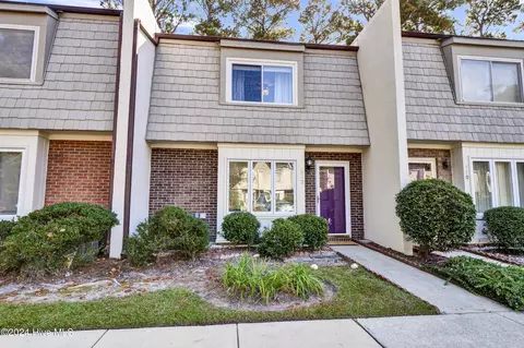 512 Cobblestone Dr, Wilmington, NC 28405