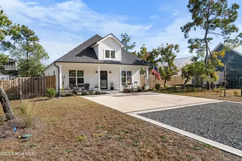 102 NW 15th St, Oak Island, NC 28465