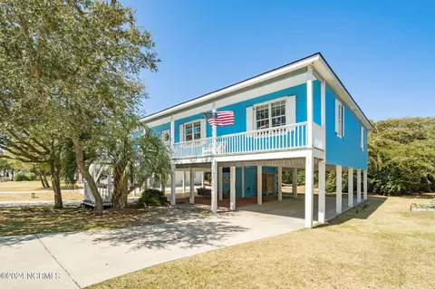 110 Swindell Ln, Atlantic Beach, NC 28512
