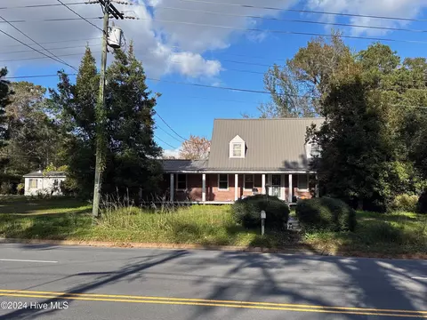 570 W Main St, Wallace, NC 28466