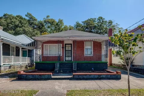1009 S 6th St, Wilmington, NC 28401