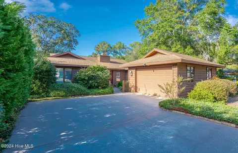 612 Jasmine Ln, Sunset Beach, NC 28468