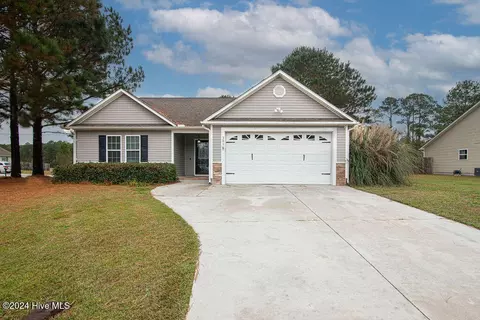 201 Demetrius Ct, Hubert, NC 28539