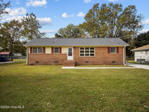 113 Summersill Dr, Jacksonville, NC 28540