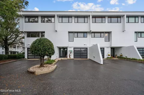 5403 Marina Club Dr, Wilmington, NC 28409