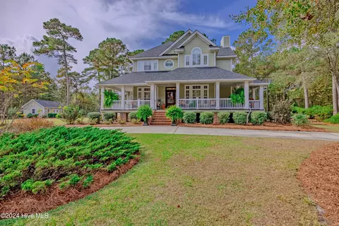 240 Country Club Dr, Wallace, NC 28466