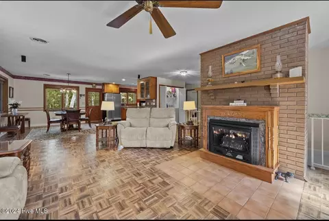 Living - 71 Ivanhoe Rd, Atkinson, NC 28421 photo 1 of 1