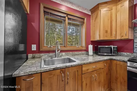 Kitchen - 71 Ivanhoe Rd, Atkinson, NC 28421 photo 3 of 5
