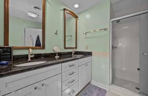 Bath - 71 Ivanhoe Rd, Atkinson, NC 28421 photo 2 of 5