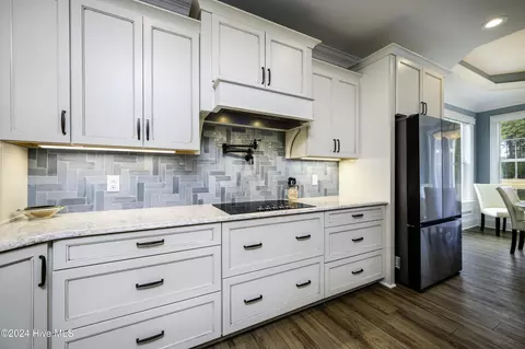 Kitchen - 4010 Reunion Pointe Ln, New Bern, NC 28562 photo 6 of 7