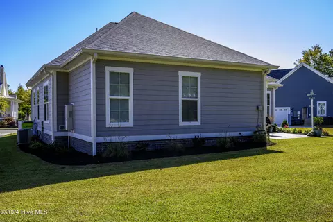 Exterior - 4010 Reunion Pointe Ln, New Bern, NC 28562 photo 27 of 30