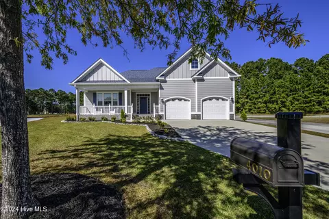 Exterior - 4010 Reunion Pointe Ln, New Bern, NC 28562 photo 4 of 30